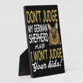 私のドイツ牧羊犬を判断しないで。私はあなたの子供たちを判断しない フォトプラーク (側面)