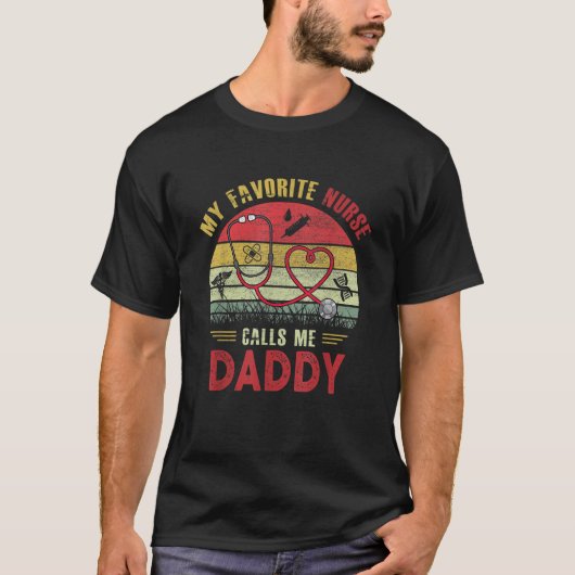 私のナースお気に入りのが私をパパの父の日と呼ぶ Tシャツ (正面)