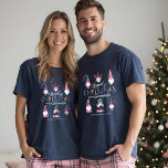 私のノミジーの格言と最後のクリスマスおもしろい<br><div class="desc">私たちのメリーおもしろい、カラフルと格言のクリスマスの家族のTシャツと前向きこのクリスマスシーズンの幸せな考えと見通しを持つ明るい声明をきらめく作りなさい。非クリスマスのツイストでおもしろいシーズンの伝統的喜びをキャプチャ。ネオンのピンク、明るいティール（緑がかった色）、明るい色のおもしろいフェイクグリッターのアクセントと私たちの明るい陽気な色は、すべての年齢に最適である。デザインはおもしろいと格言キャラクター間抜けを各々グリッターのアクセントとカラー服を着てフェイクいる。明るいグリッターと陽気なタイポグラフィに「Finally Christmas with my gnomies」フェイクが表示される。クリスマスの集まりやクリスマスの家族の懇親会のための衣服に家族全体のための完璧なおもしろいシャツ。すべてのアートワークはMoodothy Paperyによって手書きオリジナルのアートワークされている。</div>