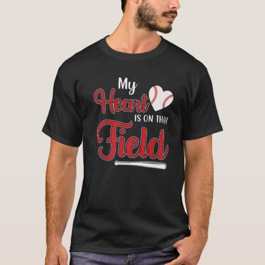 私のハートがその野球ソフトボールの母に出ている Tシャツ (正面)