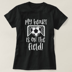 私のハートはお母さんのギフトを言う分野のサッカーにあります Tシャツ