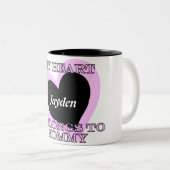 私のハートはお母さんのコーヒーカップに属します ツートーンマグカップ (正面右)