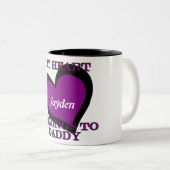 私のハートはお父さんのコーヒー・マグに属します ツートーンマグカップ (正面右)