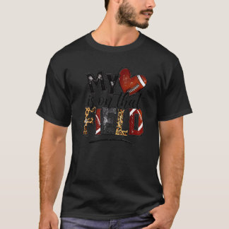 私のハートはそのフィールドおもしろいサッカーヒョウP上にある Tシャツ