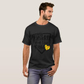 私のハートはそのフィールドソフトボールの母にかわいいおもしろい Tシャツ (正面フル)