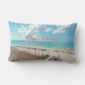 "私のハートはビーチで"枕のビーチシーン ランバークッション (裏面)