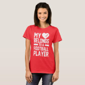 私のハートはフットボール選手に属します Tシャツ (正面フル)