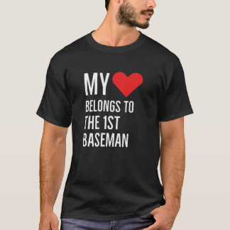 私のハートは一塁手記念日クに属している Tシャツ