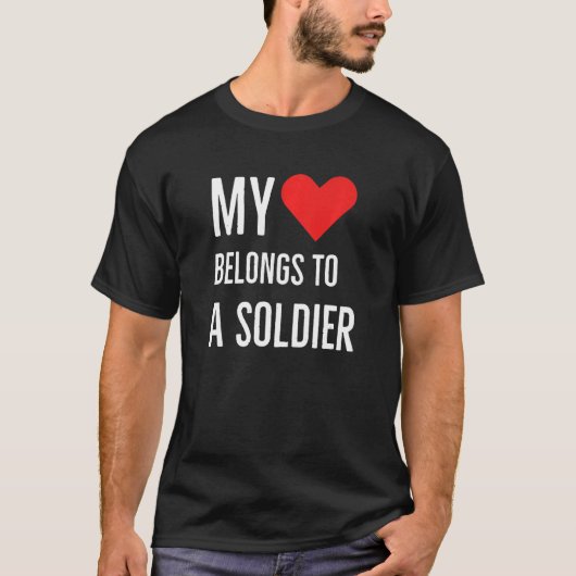 私のハートは兵士の記念日引用文20に属している Tシャツ (正面)