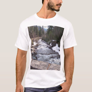 私のハートは川の近くにここにあります Tシャツ