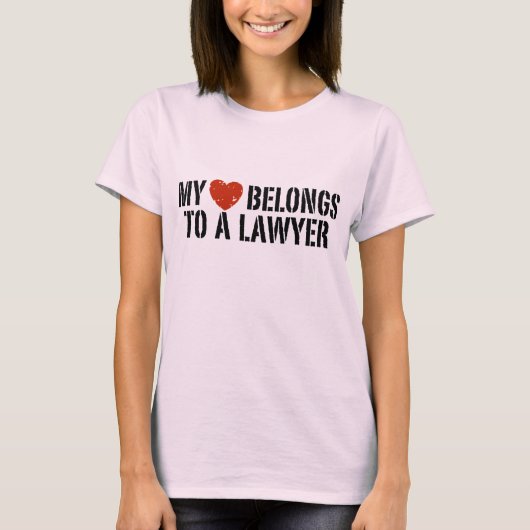 私のハートは弁護士のものだ Tシャツ (正面)