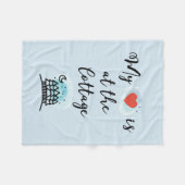 私のハートは木々の色とコテージにある フリースブランケット (正面(横))