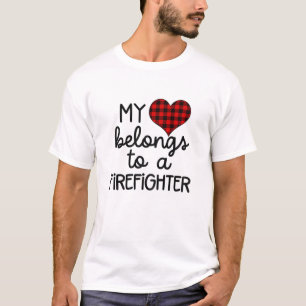 私のハートは消防士の消防士に所属している Tシャツ