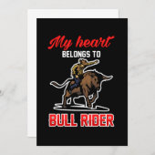 私のハートは牛ライダーのカウボーイロデオのギフトに属している 招待状 (正面/裏面)