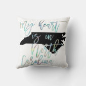 私のハートは虹色ノースカロライナの国家NCにあります クッション (裏面)