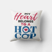 私のハートは警察官の妻に属している クッション (裏面)