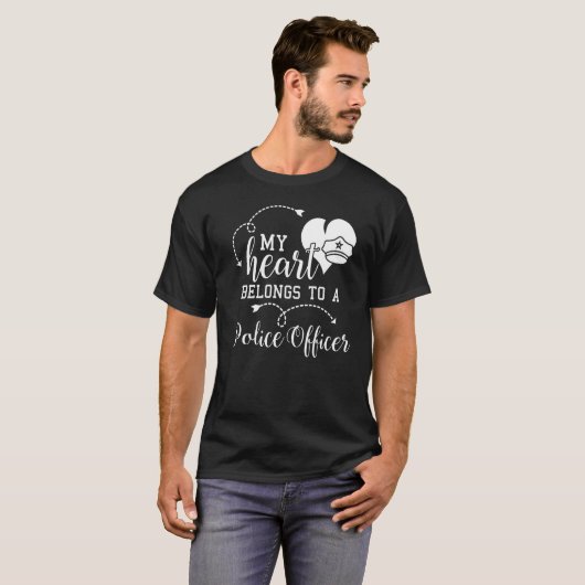 私のハートは警察官の妻誇りを持っただ Tシャツ (正面フル)