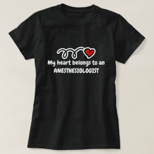 私のハートは麻酔科医のTシャツです Tシャツ