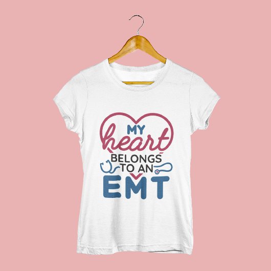 私のハートはEMT EMS妻ガールフレンドに属している Tシャツ