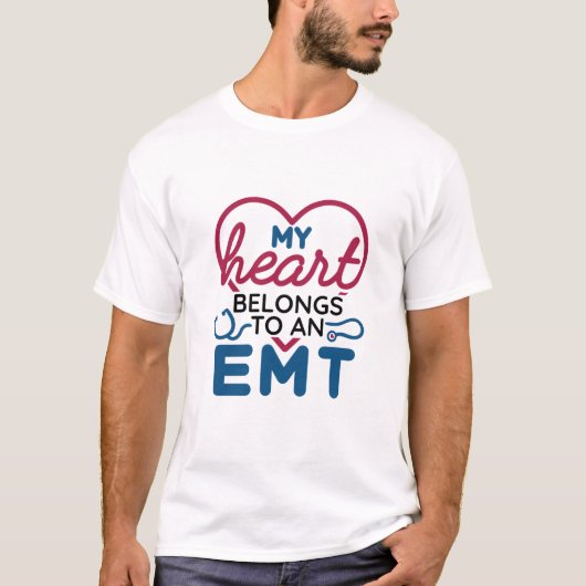 私のハートはEMT EMS妻ガールフレンドに属している Tシャツ (正面)
