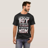 私のハートを盗んだ少年は母と呼ぶ Tシャツ (正面フル)