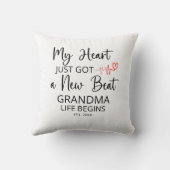 私のハート得は新しいビート – 新しいおばあちゃんのプレゼント クッション (裏面)