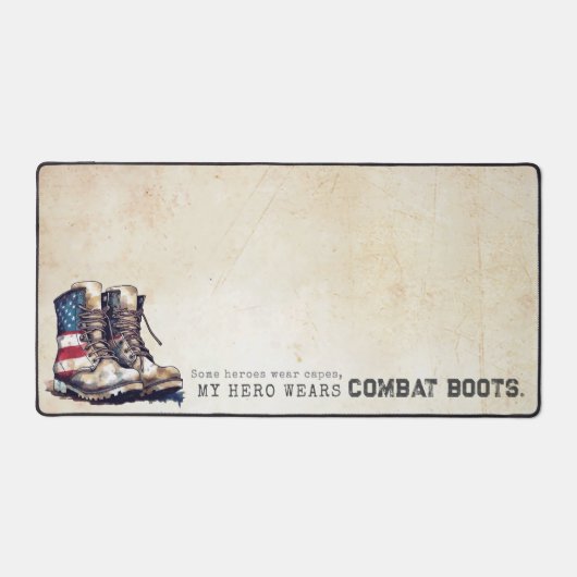 私のハート素朴は戦闘靴を着用軍隊ママ デスクマット (正面)