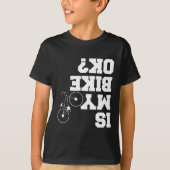 私のバイクは大丈夫か？マウンテンバイクMTBサイクルジョーク Tシャツ (正面)