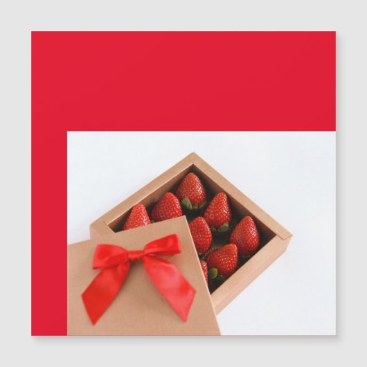 私のバレンタインのイチゴの赤い弓箱になる (正面)