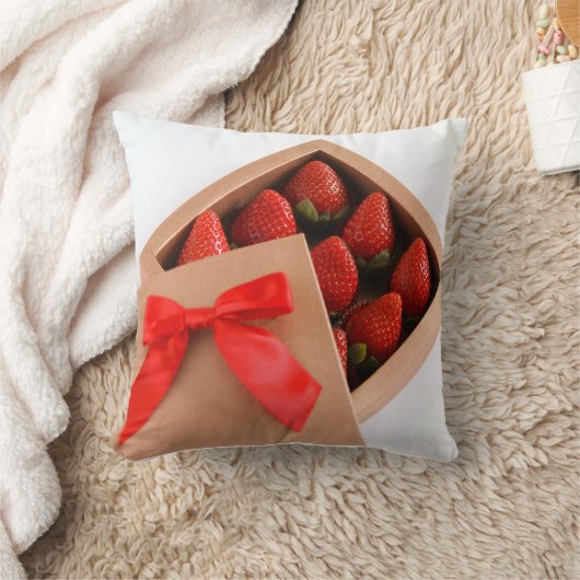 私のバレンタインのイチゴの赤い弓箱になる クッション (ブランケット)