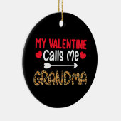 私のバレンタインは私をおばあちゃんヒョウ水牛と呼ぶ セラミックオーナメント (右)