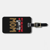 私のバレンタインは私をママLeopardバッファロープレイドと呼ぶ ラゲッジタグ (正面横)