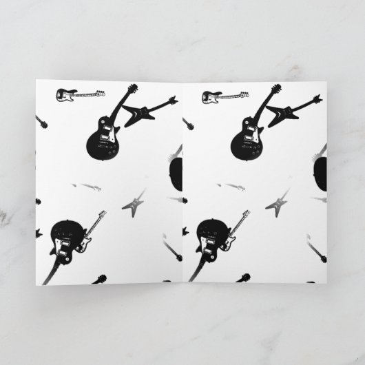 私のパパはロックスターのギターの中にあいさつ カード (内部)