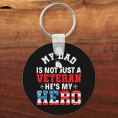 私のパパは単なる退役軍人ではない私のヒーロー退役軍人 キーホルダー (正面)