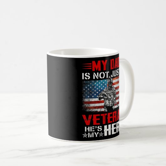 私のパパは単なる退役軍人ではなく彼は私のヒーロー退役軍人 コーヒーマグカップ (正面右)