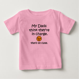 私のパパは彼らを担当しています考えます。 おもしろいなベビーのワイシ ベビーTシャツ