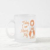 私のパパ1を恋しく思う白血病 フロストグラスマグカップ (左)