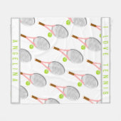 私のパーソナライズされた名前はテニスラケットとボールが大好き フリースブランケット (正面(横))