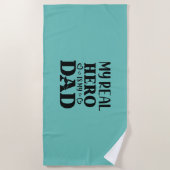 私のヒーローは実在パパギフトが私のヒーローである ビーチタオル (正面)