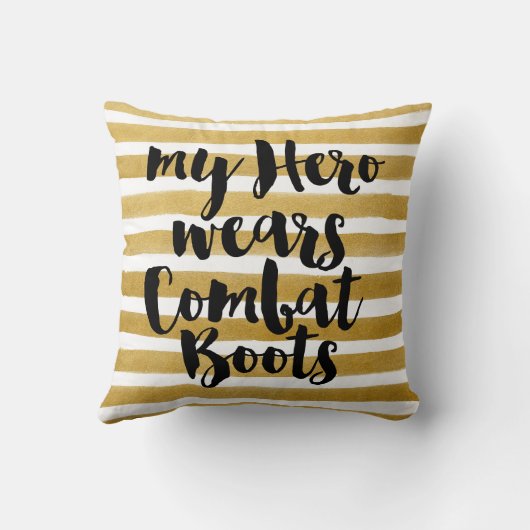 私のヒーローは戦闘靴を履いている クッション (裏面)