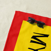 "私のビーチタオルに絶対に触れるな!" (黒、赤、黄色) ビーチタオル (インサイチュ)