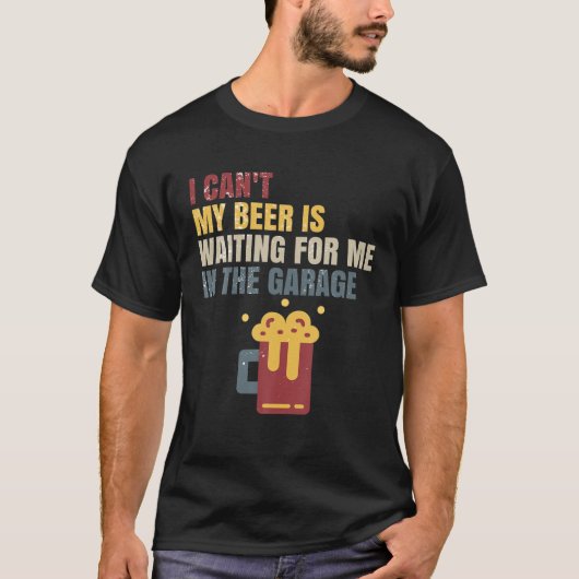 私のビールがガレージのおもしろいで待っているわけにはいかない Tシャツ (正面)