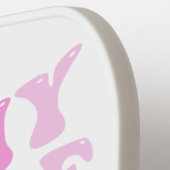 私のピックボール時代 |ピンクGroovyレタリング ピックルボールラケット (左詳細)