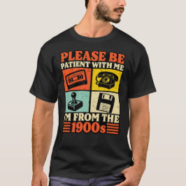 私のペースに付き合ってください。1900年代生まれなんです Tシャツ