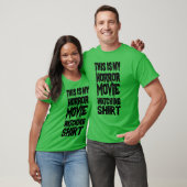 私のホラー映画鑑賞は女性のしぐさ Funny Horror Tシャツ (ユニセックス)