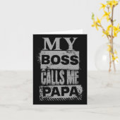 私のボスは私をパファーザデー誕生日クリスチムと呼ぶ カード (黄色い花)