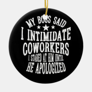 私のボスは、私が彼を見つめた同僚を威嚇すると言った セラミックオーナメント