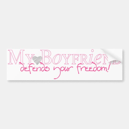 私のボーイフレンドはあなたの自由のバンパーステッカーを守ります バンパーステッカー (正面)