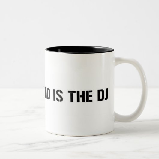 私のボーイフレンドはDJです ツートーンマグカップ (右)