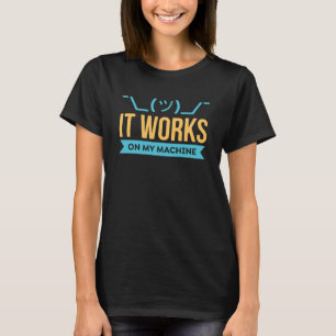 私のマシンのプログラミングとコーディングで動作する Tシャツ